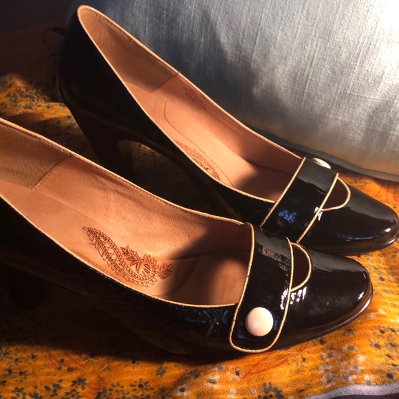 Sofft Patent Leather Pumps - Picture 1 of 9